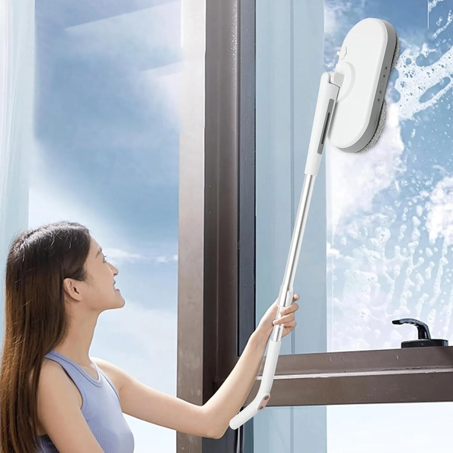 Serpillière électrique sans fil avec fonction pulvérisation – réservoir d’eau de 350 ml, tête rotative, éclairage LED, idéale pour le nettoyage des sols en bois et carrelages.